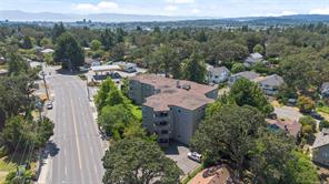 206-3800 Quadra St — listing photo 31 of 37