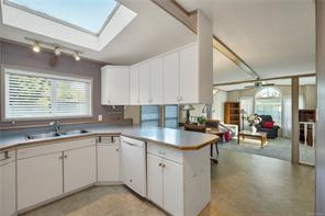 204-3120 ISLAND Hwy — listing photo 17 of 33