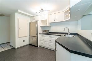 821 Ebadora Lane — listing photo 13 of 39
