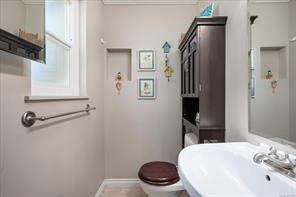2404 Glenayr Dr — listing photo 21 of 68