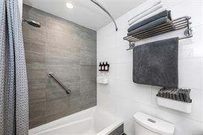 402-838 Broughton St — listing photo 25 of 40