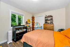 8033 Greendale Rd — listing photo 17 of 46