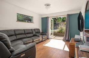 1040 Koen Rd — listing photo 15 of 45