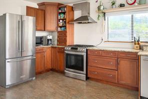 1040 Koen Rd — listing photo 19 of 45