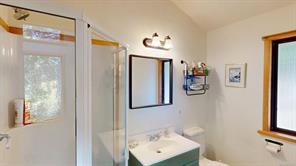 4318 Port Washington Rd — listing photo 18 of 37