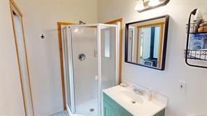 4318 Port Washington Rd — listing photo 19 of 37