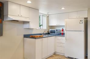 2825 Rockwell Ave — listing photo 20 of 39