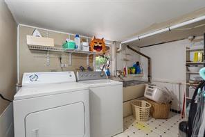 2825 Rockwell Ave — listing photo 29 of 39