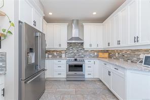 1725 Harambe Way — listing photo 19 of 61