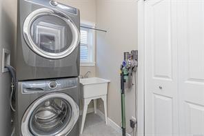 1725 Harambe Way — listing photo 35 of 61
