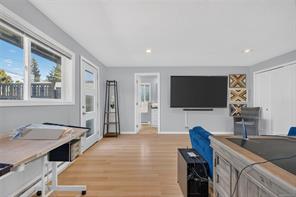 4291 Burbank Cres — listing photo 19 of 44