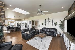 721 Country Club Dr — listing photo 25 of 54
