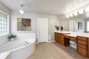 721 Country Club Dr — listing photo 28 of 54