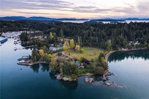 10814 Beach Rd, North Saanich