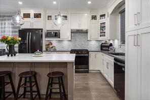 9048 Driftwood Dr — listing photo 16 of 71