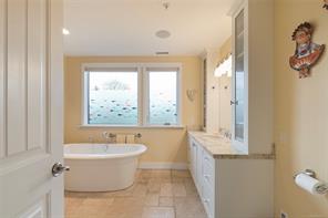 201-9949 Third St — listing photo 33 of 62