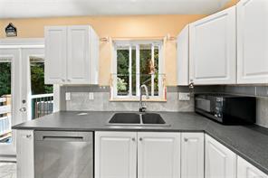 832 Parkside Way — listing photo 14 of 45