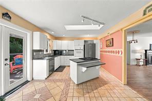 832 Parkside Way — listing photo 15 of 45