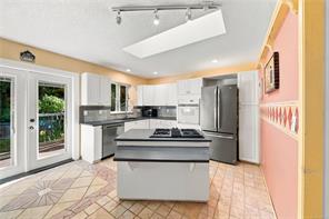 832 Parkside Way — listing photo 16 of 45
