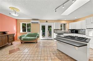 832 Parkside Way — listing photo 17 of 45