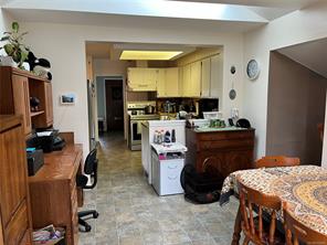 845 Old Esquimalt Rd — listing photo 15 of 20