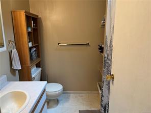 845 Old Esquimalt Rd — listing photo 18 of 20