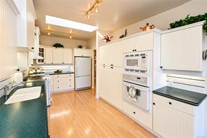 10-942 Boulderwood Rise — listing photo 22 of 52