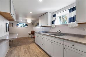 847 Old Esquimalt Rd — listing photo 32 of 57