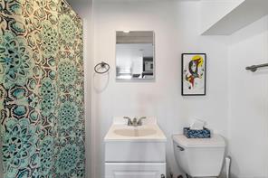 847 Old Esquimalt Rd — listing photo 38 of 57