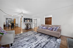 5334 Georgiaview Cres — listing photo 14 of 44