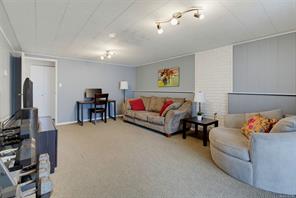 13-4391 Torquay Dr — listing photo 20 of 33