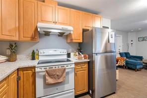1160 Dunsterville Ave — listing photo 60 of 78