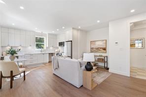 4 768 Lindsay St, Saanich