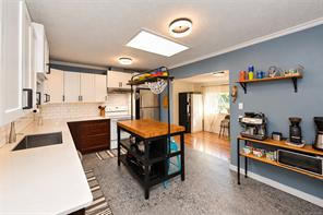5883 Heather St — listing photo 15 of 45