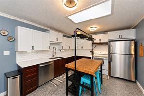 5883 Heather St — listing photo 16 of 45