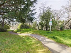 201-991 Cloverdale Ave — listing photo 26 of 37