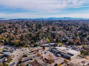 201-991 Cloverdale Ave — listing photo 31 of 37