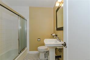 129 Moss St — listing photo 26 of 41