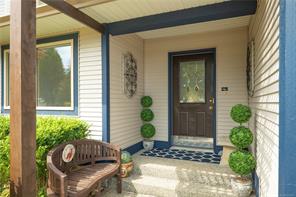 5425 Leslie Cres — listing photo 14 of 64