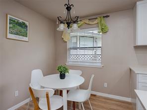 1395 Epsom Close — listing photo 13 of 34