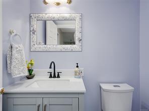 1395 Epsom Close — listing photo 14 of 34