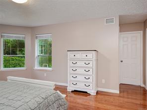 1395 Epsom Close — listing photo 19 of 34