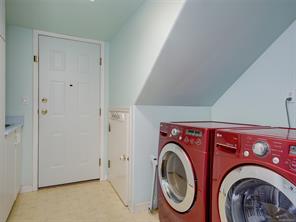 1395 Epsom Close — listing photo 27 of 34
