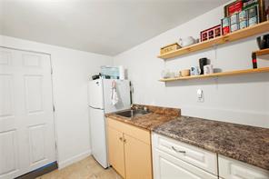 2614 Scott St — listing photo 25 of 46