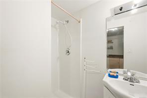 2614 Scott St — listing photo 27 of 46