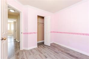 293 Applegreen Ave — listing photo 18 of 39