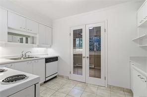 102-1270 Johnson St — listing photo 13 of 25