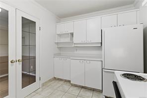 102-1270 Johnson St — listing photo 15 of 25