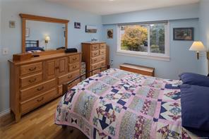 2464 Hazel St — listing photo 15 of 66