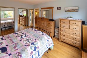 2464 Hazel St — listing photo 16 of 66